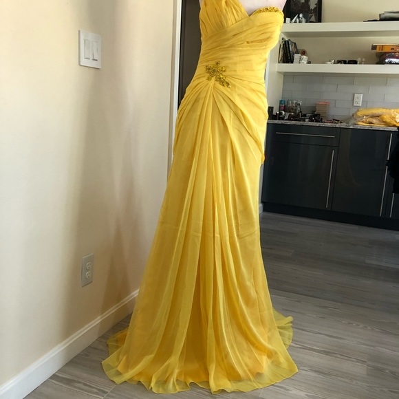 Yellow one shoulder chiffon - Picture 3 of 11